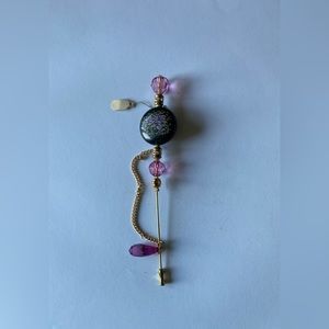 VINTAGE Lovely brooch jacket pin (black stone with floral decor, pink/gold trim